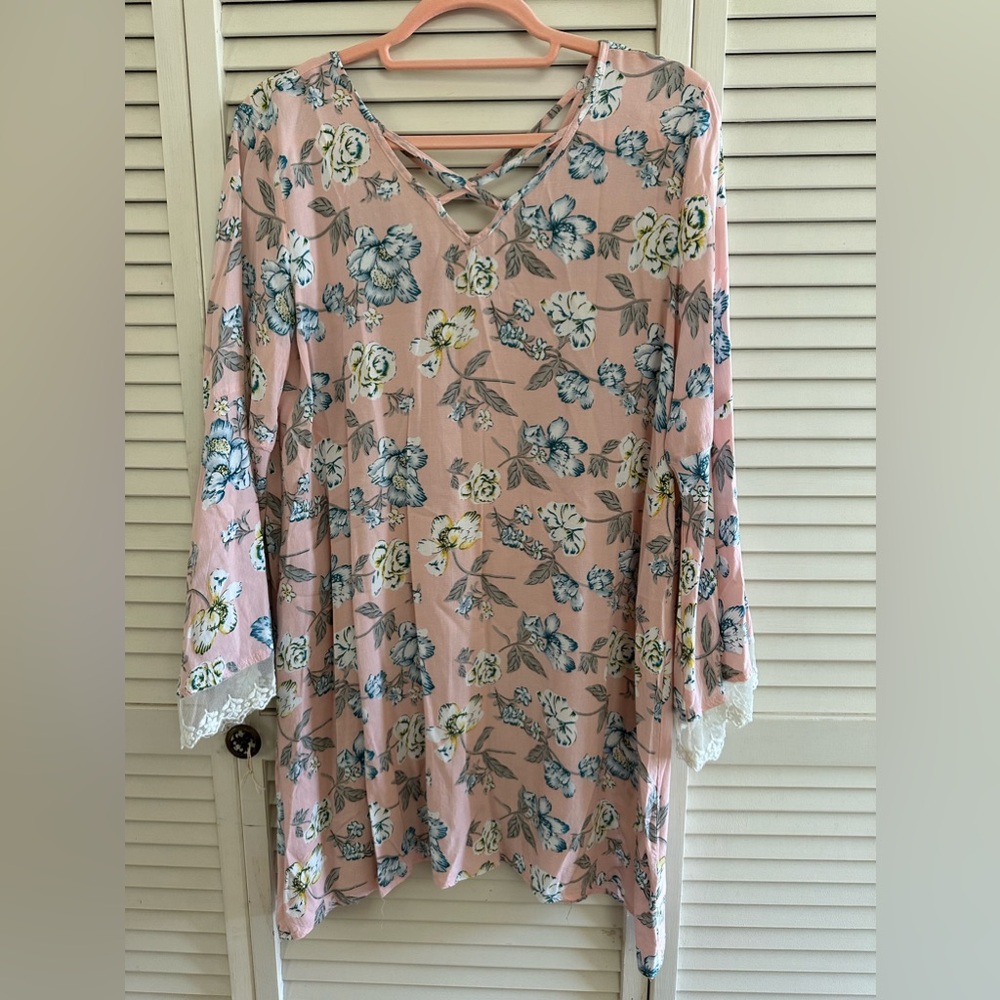 Hassles N Lace Floral tunic with lace trim flare sleeves. Neckline cross straps.